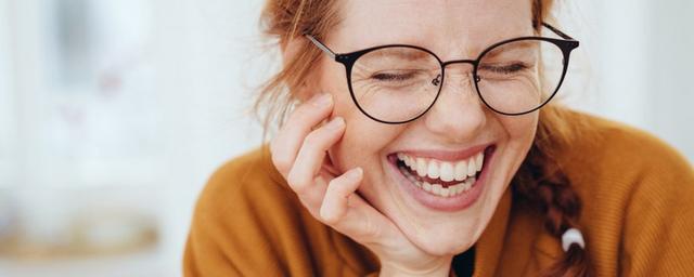Смех и шутки позитивно влияют на когнитивные способности человека