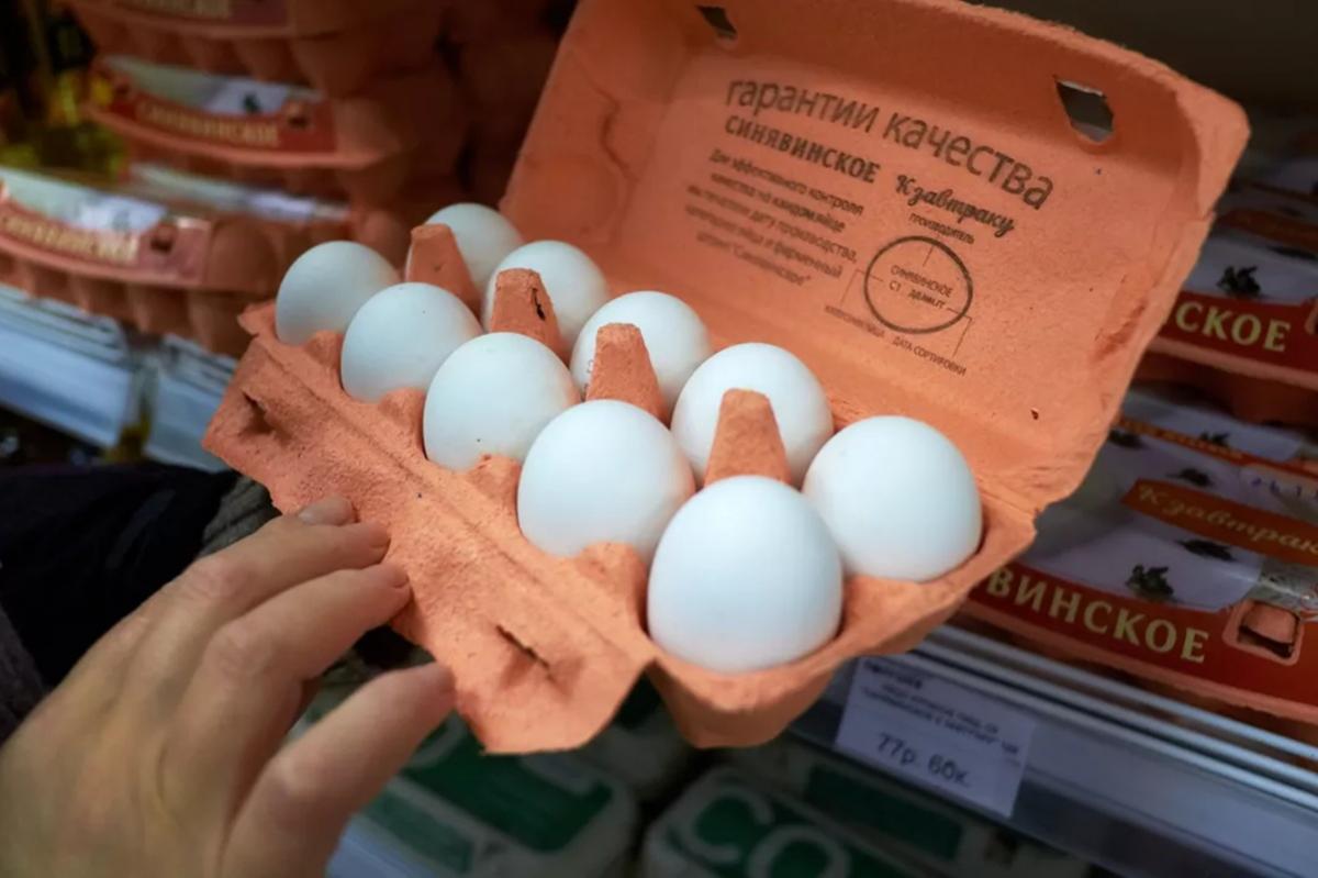 Врач объяснила, почему яйца нельзя держать в дверце холодильника