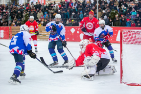 В городском округе Коломна прошел матч между профессиональными хоккеистами и любителями