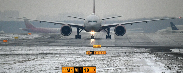 В Москве сел самолет со сработавшим датчиком отказа тормозов