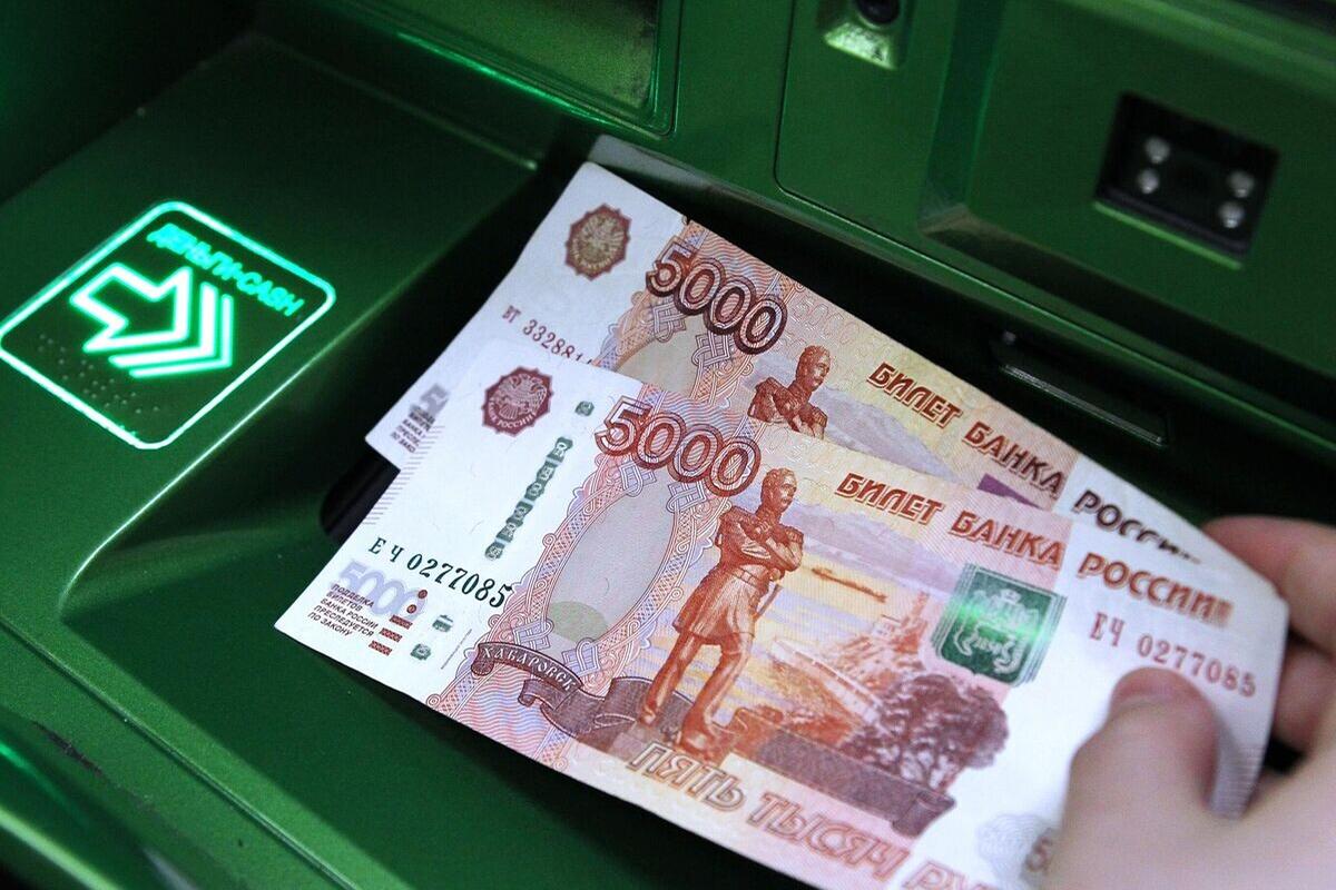 Финансисты и нефтяники вошли в топ-3 сфер с самыми высокими зарплатами в России