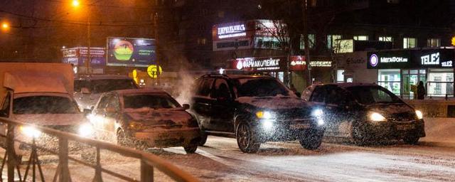 Утро понедельника новосибирские водители встретили в пробках