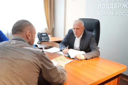Спикер Заксобрания Роман Заварин: После обращения жителей в вологодском микрорайоне Ананьино стартовали работы по ремонту дороги и строительству интернет-линии