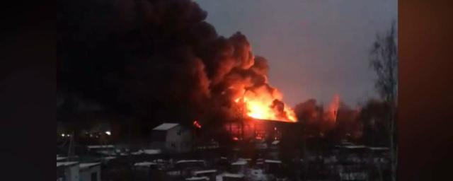 На территории мебельной фабрики «Бротекс» в Подмосковье произошло возгорание