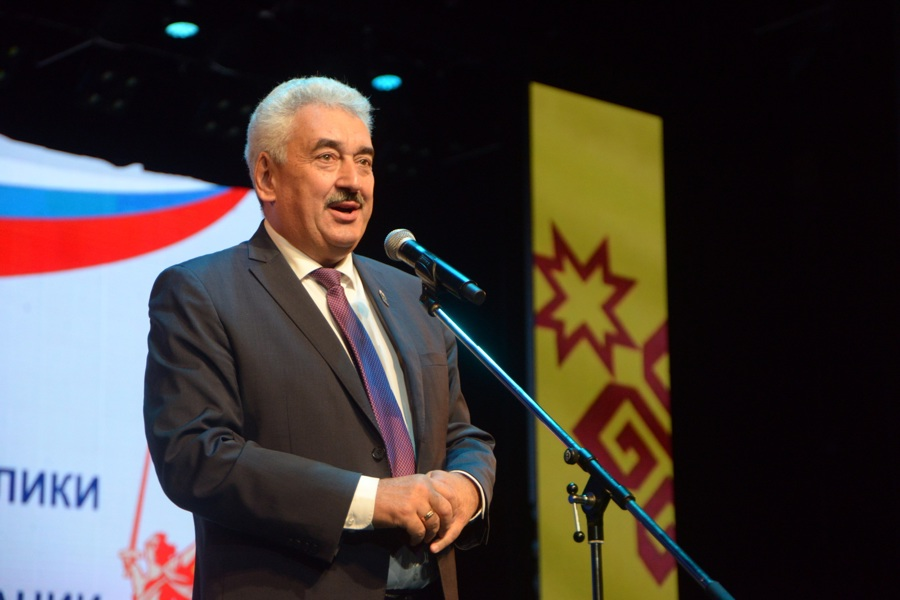 Спикер Госсовета Чувашии Леонид Черкесов отметил достижения в сфере образования региона на августовской конференции педагогов