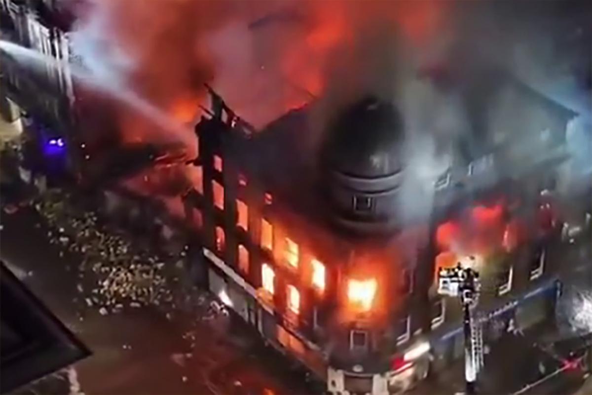 Огонь против истории: в центре Глазго рухнул знаменитый купол викторианской эпохи