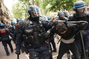 В Париже начались столкновения демонстрантов с полицией