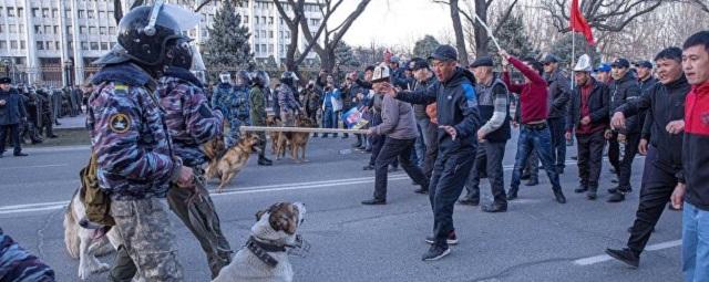 Видео: В центре Бишкека милиция разгоняла участников акции протеста