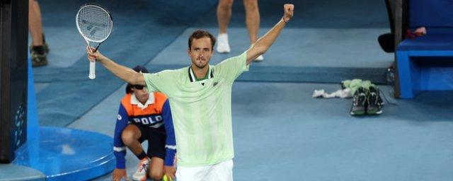 Россиянин Даниил Медведев обыграл Оже-Альяссима и пробился в полуфинал Australian Open
