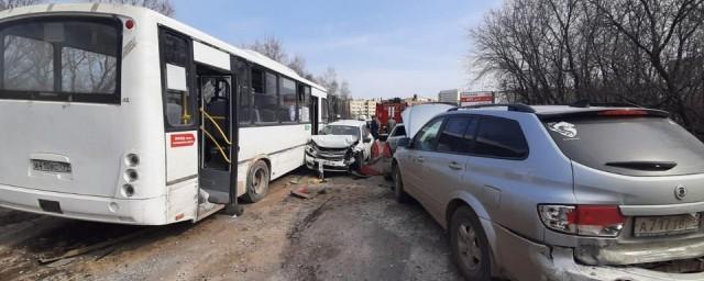 Попавшему в ДТП в Рязани автобусу не дал упасть с моста пассажир