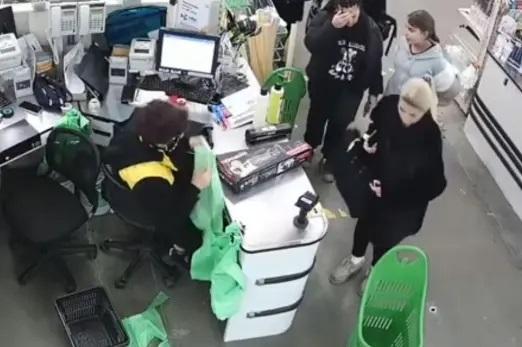 Бензопила и мясорубка: прокуратура показала кадры закупки инструментов для убийства экс-мэра Самары