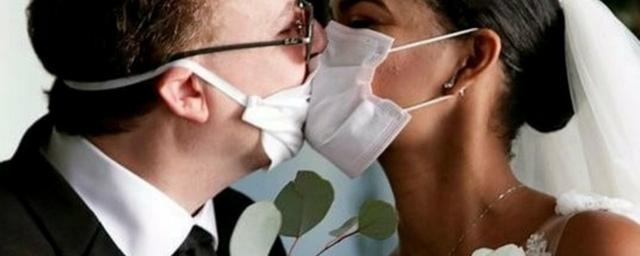 Тюменцам из-за коронавируса следует повременить со свадьбами и разводами