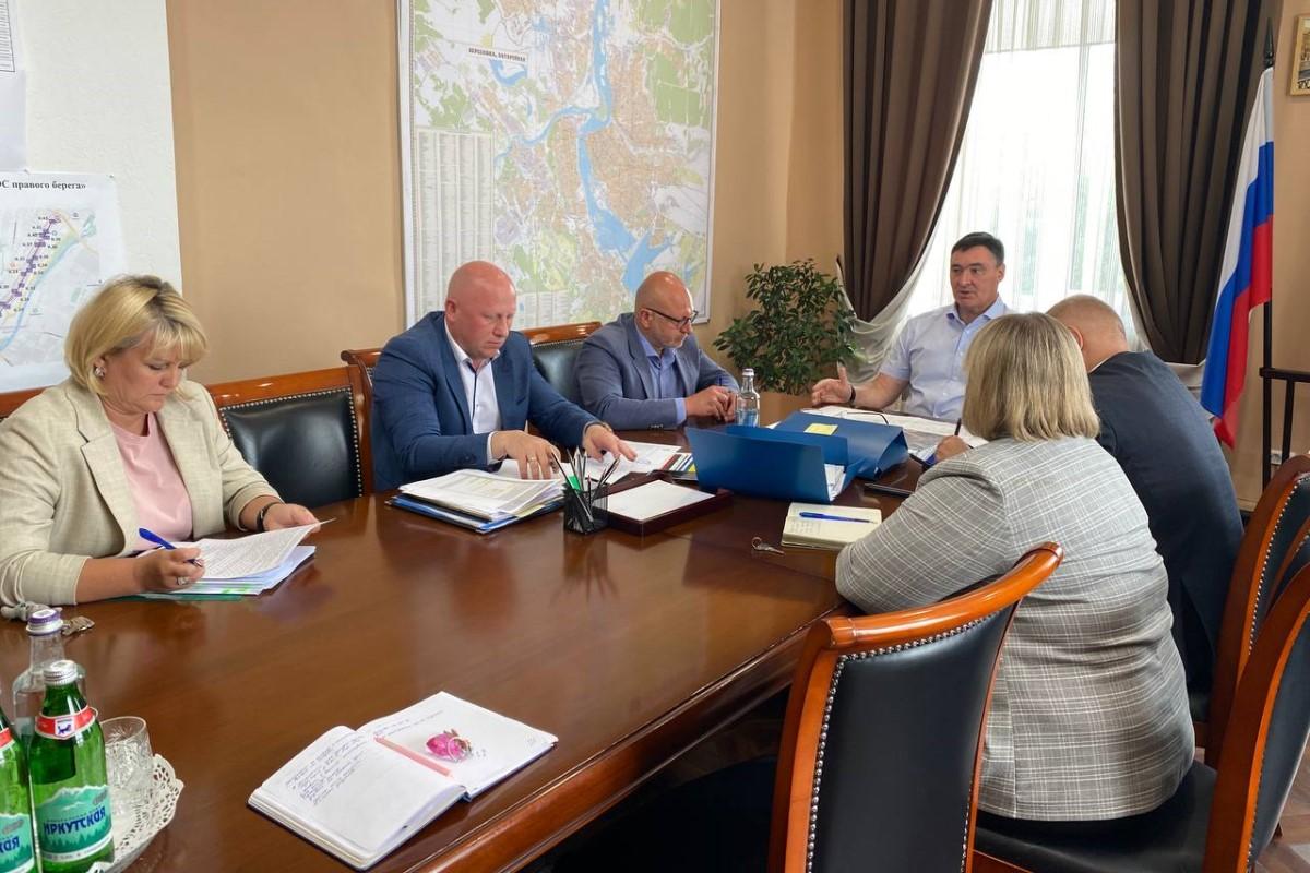 Мэр Иркутска Руслан Болотов обсудил планы по ремонту дорог на 2026 год