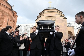 Симоньян зачитала любовное стихотворение на прощании с Кеосаяном в Москве