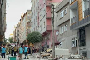 A 4-story building partially collapsed in Istanbul