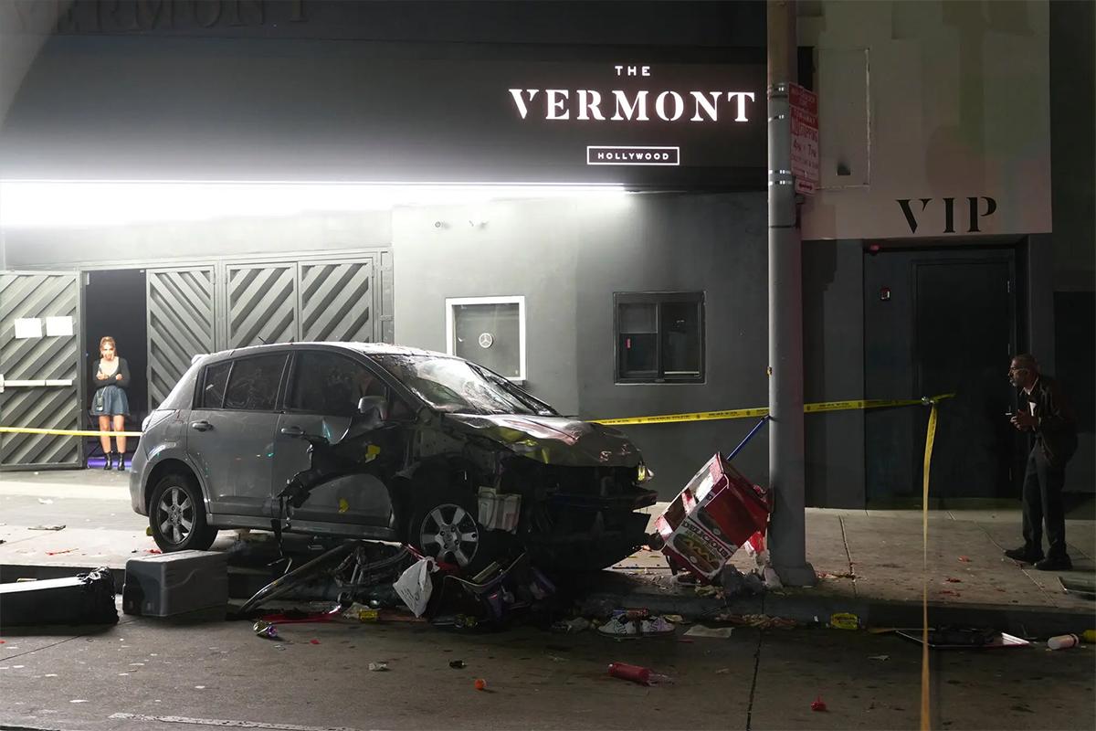 В Лос-Анджелесе водитель совершил наезд на толпу, 30 человек пострадали