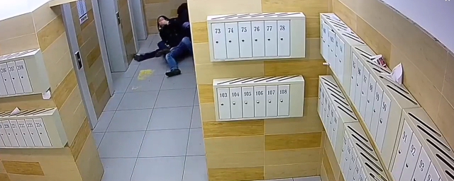 Видео: В Красноярске мужчина получил 8 лет тюрьмы за распыление в сотрудника ФСБ газа из баллончика