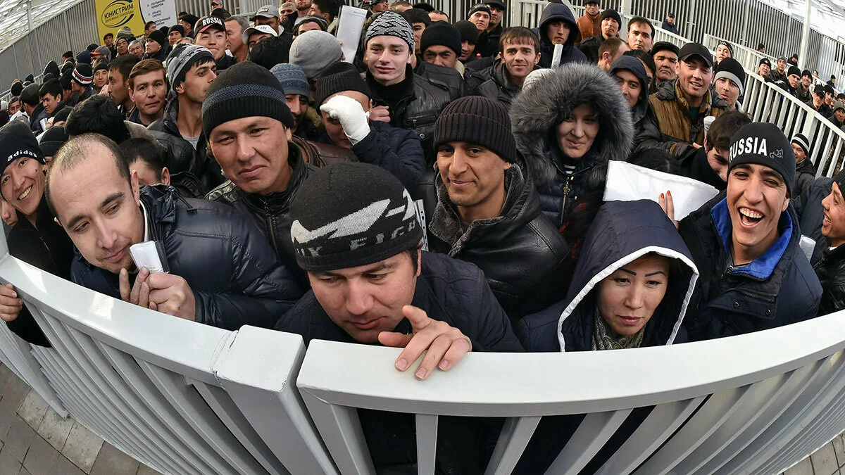 Довели до инсульта и увольнения. Два новых эпизода с мигрантами шокировали россиян