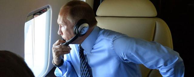 Песков рассказал, чем занимается Путин в самолете во время перелетов