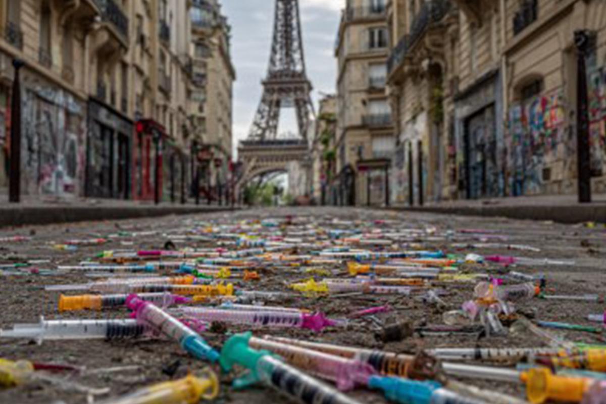 Бунт сумасшедших или политическая акция? Что находилось в шприцах, которыми укололи 145 женщин и подростков во Франции?