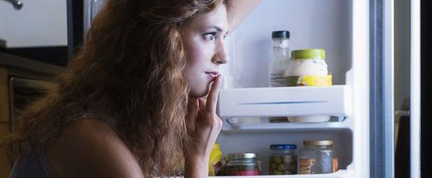 Нутрициолог Зубарева назвала продукты, которые нельзя есть на ночь