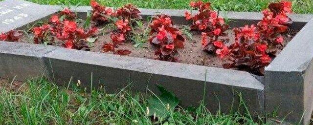 В Курске неизвестные потревожили могилу лейтенанта Вороксина