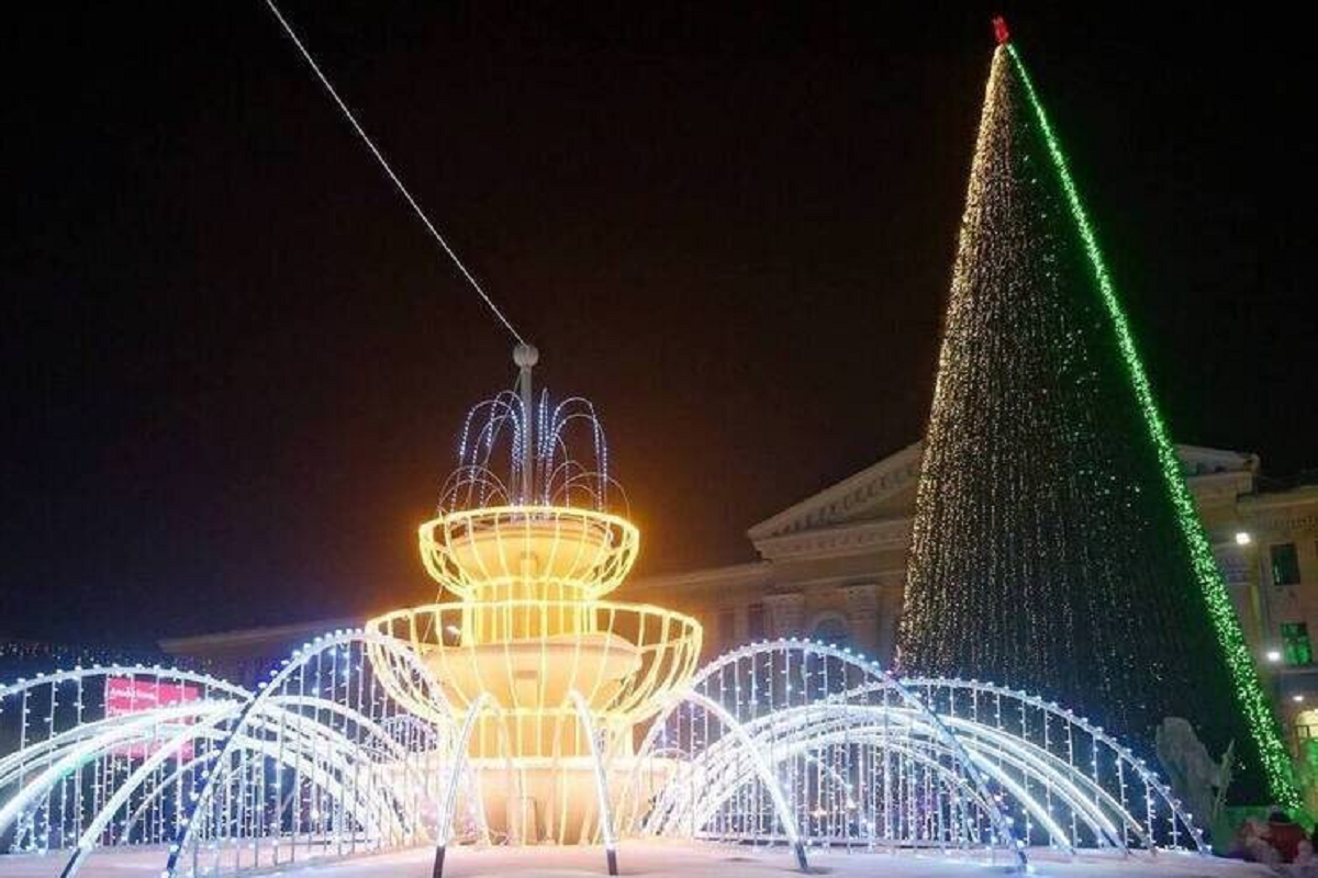 В Томске зажгли главную городскую новогоднюю ель