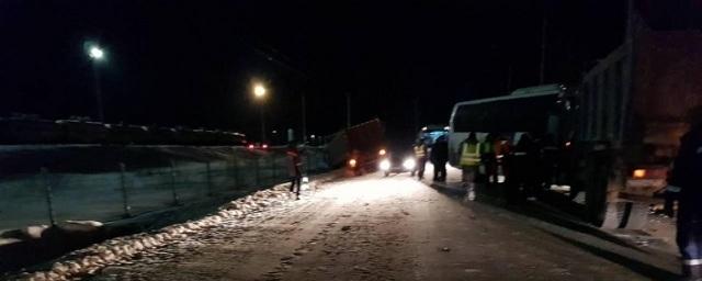 В Тюменской области в ДТП с автобусом пострадали 16 человек