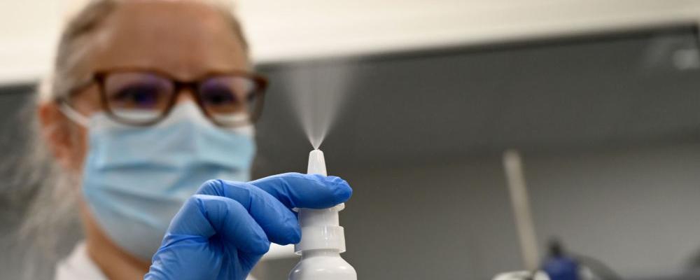 Гинцбург заявил, что назальная вакцина от COVID-19 защитит непривитых «Спутником V»