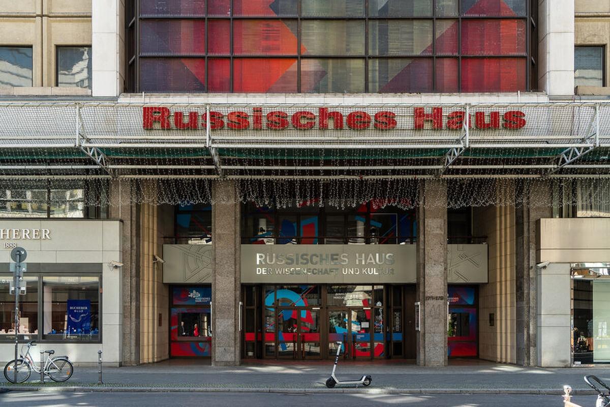 В Германии потребовали выслать всех дипломатов России и закрыть Русский дом