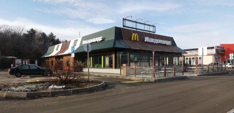 В Петербурге возле McDonald’s водитель выстрелил прохожему в голову