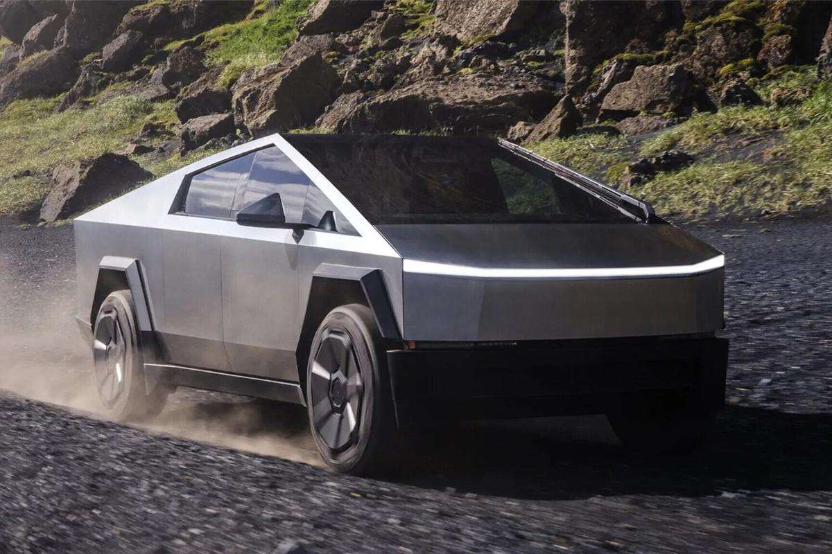 В США трое студентов заживо сгорели в Tesla Cybertruck из-за блокировки дверей