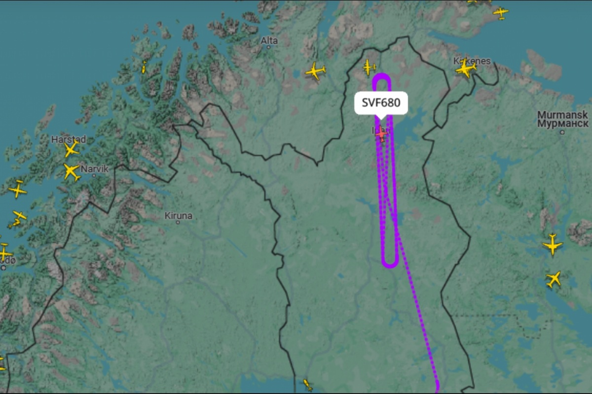 Шведский самолет-шпион три часа совершал маневры у границы Мурманской области