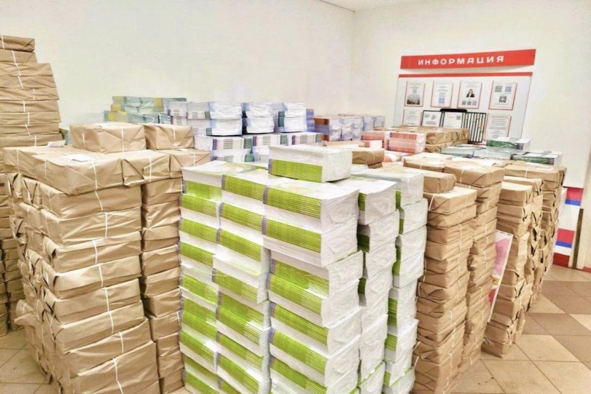 Библиотечные фонды 60 школ Чебоксар пополнились новыми учебниками