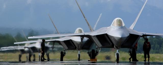 США отправили два истребителя F-22 на авиабазу в Румынии