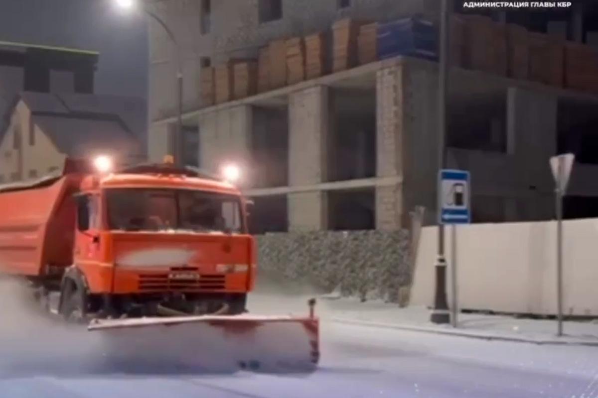 Казбек Коков: Дорожные службы КБР переведены на усиленный режим работы из-за выпавших осадков
