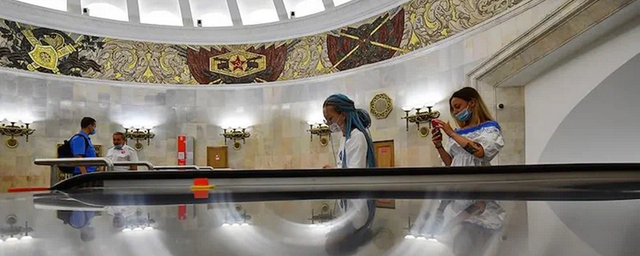 Moscow Muslim community asks to open prayer rooms in metro and shopping malls