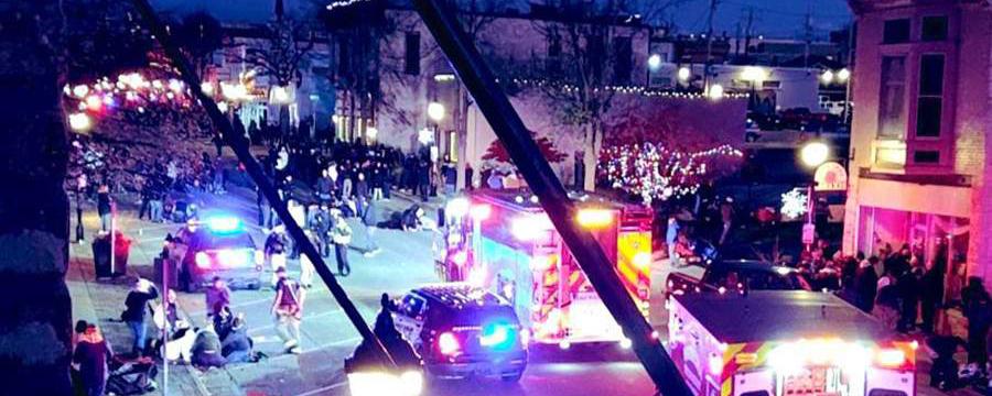 В Висконсине автомобилист протаранил рождественский парад, один человек погиб