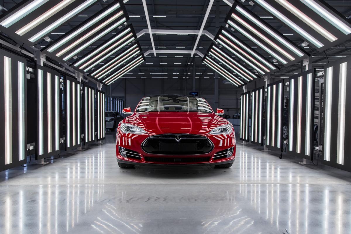 Tesla требует больше гарантий для производителей беспилотных авто