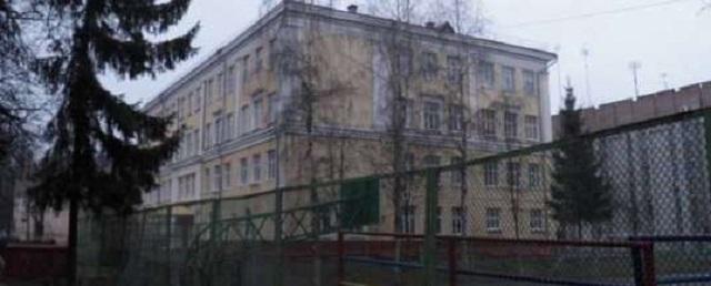Восьмиклассник в Брянске выпал из окна четвертого этажа школы №4