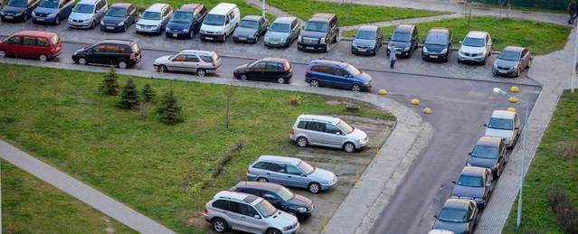 Власти Москвы пообещали на организовывать во дворах платные парковки