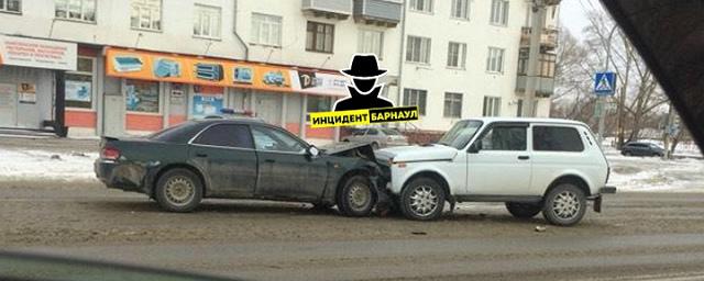 В Барнауле на опасном участке произошло очередное столкновение авто