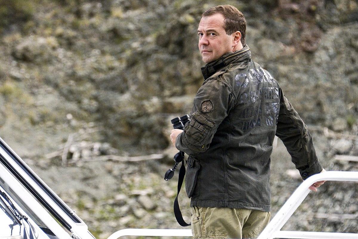 Эксперт развеял опасения о Третьей мировой из-за перепалки Медведева с Трампом