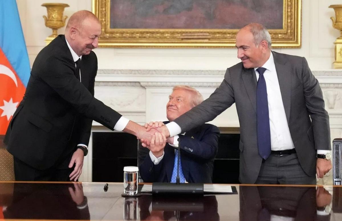 «НАТО уже на Каспии». Иран готовится к войне на Кавказе. Что скрывается за «Дорогой Трампа»?