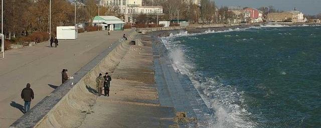 В Евпатории спасли упавшего с пирса в море пенсионера