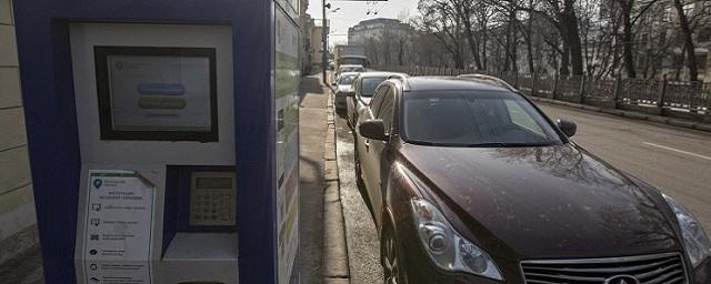 В зоне платных парковок Москвы начали работать электропарконы