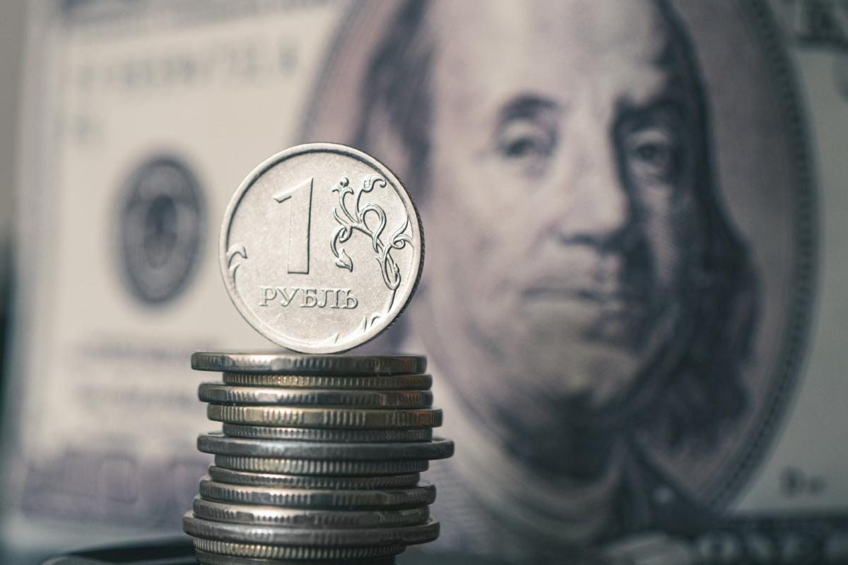 Экономист Беляев назвал причины укрепления рубля