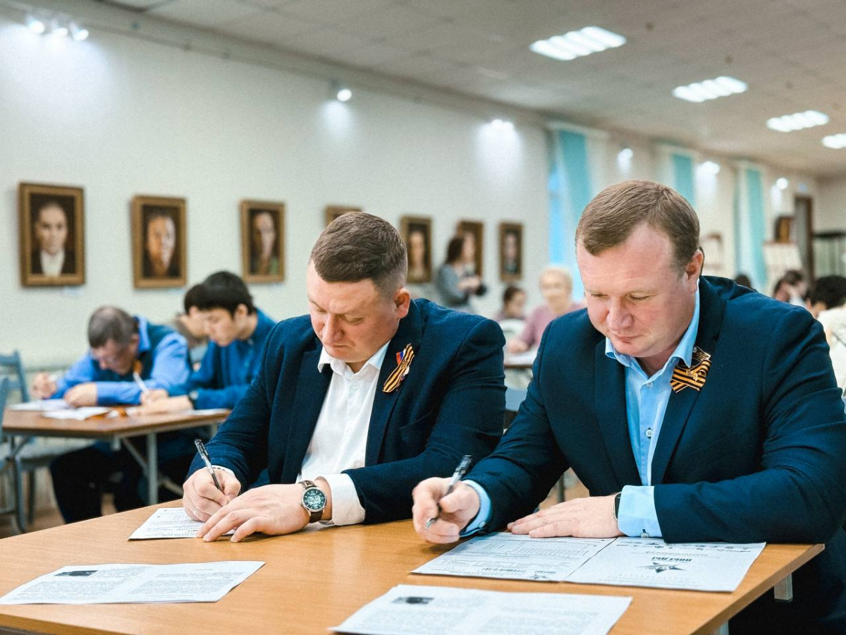 Депутат Московской облдумы Максим Коркин присоединился к международной исторической акции «Диктант Победы» в Луховицах