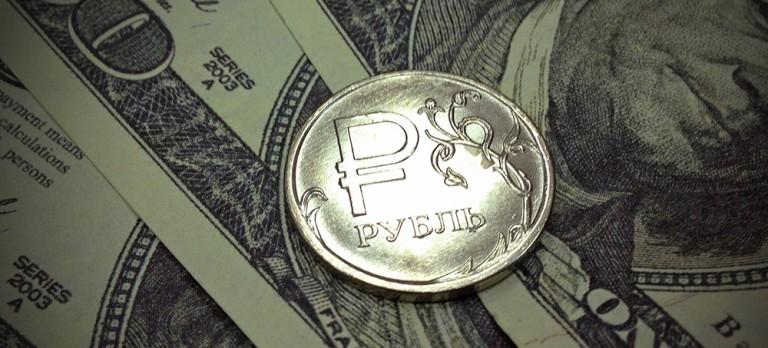 На выходных курс доллара снова упадет ниже 63 рублей