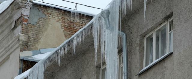 Новосибирские синоптики предупредили горожан об угрозе сосулек и наледи